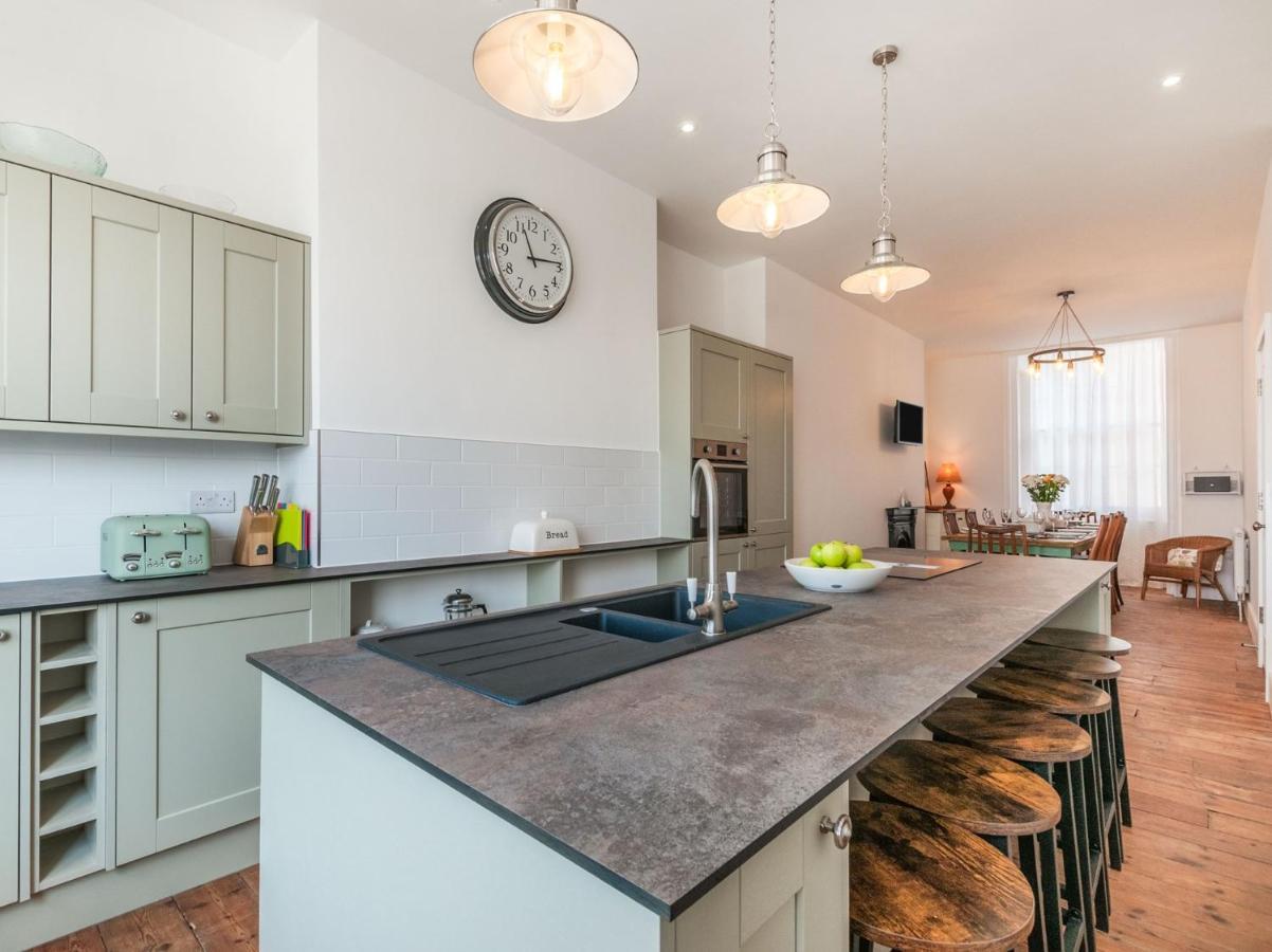 5 Bed In 86551