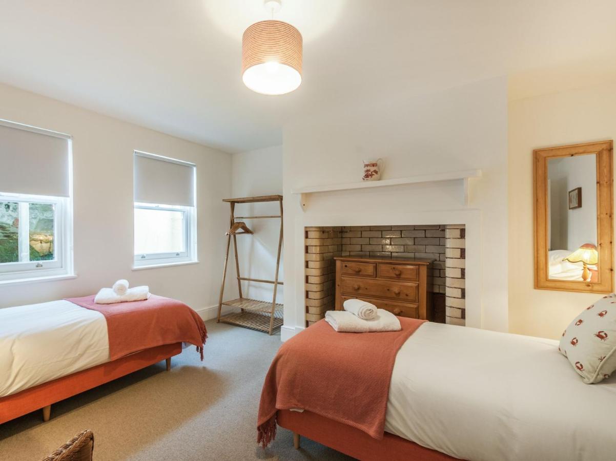 5 Bed In 86551